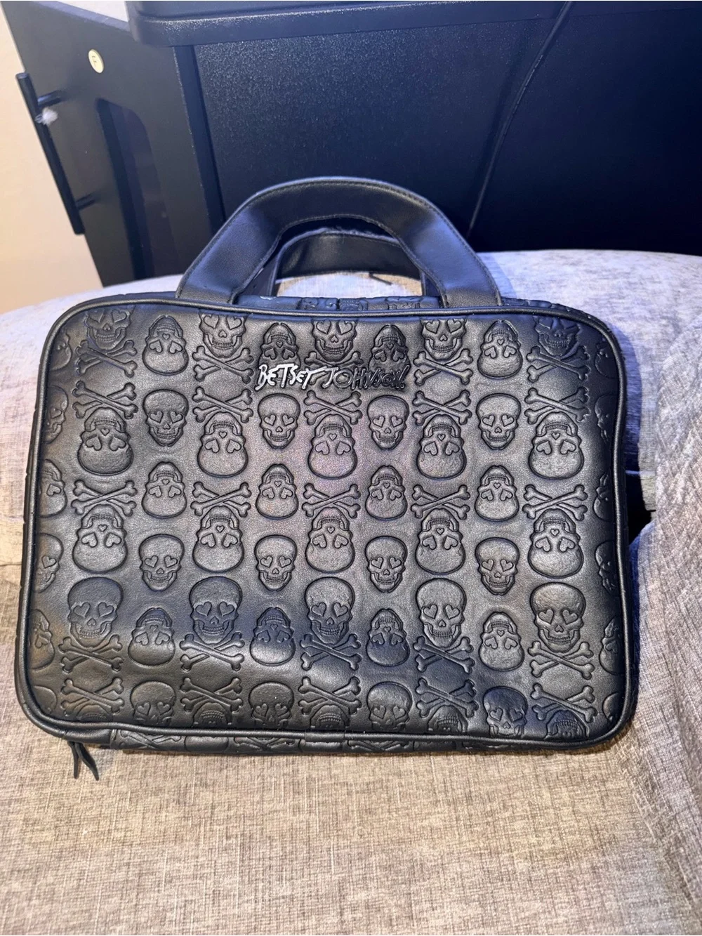 Betsey Johnson Black Skull Cosmetic Makeup Train Case Travel Organizer Bag